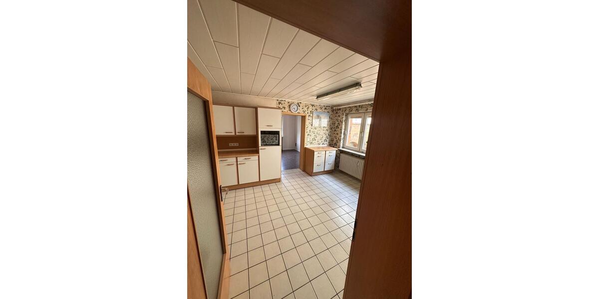 Einfamilienhaus Linden - 6 Zimmer, 220 m&sup2;, 420.000&euro; | Angebot:27023922