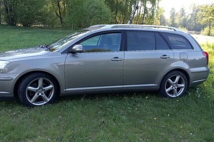 Toyota Avensis 185.000 km 1.800 &euro; Bärnau 95671