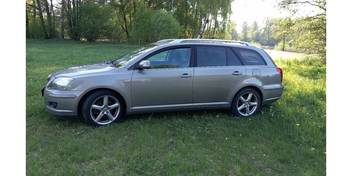 Toyota Avensis 185.000 km 1.800 &euro; Bärnau 95671