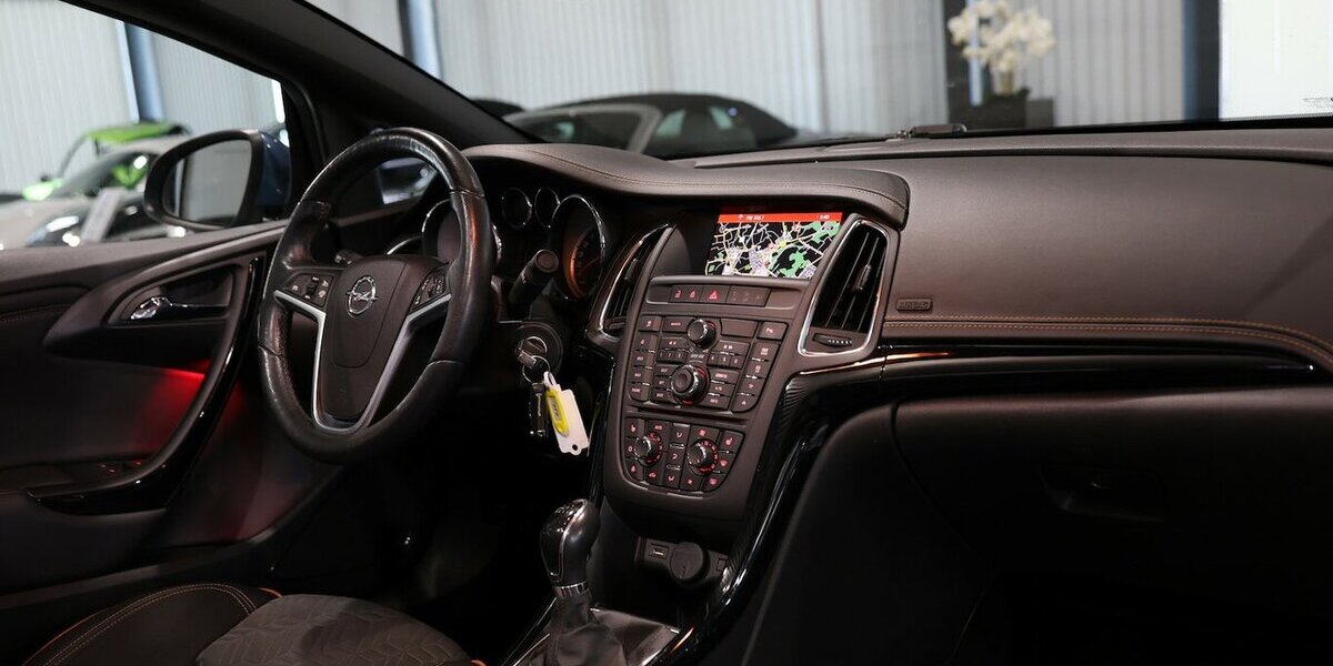 Opel Cascada 1.4 T EF INNOVATION XENON, LEDER, NAVI+ 113.000 km 11.444 &euro; Hamm 59077