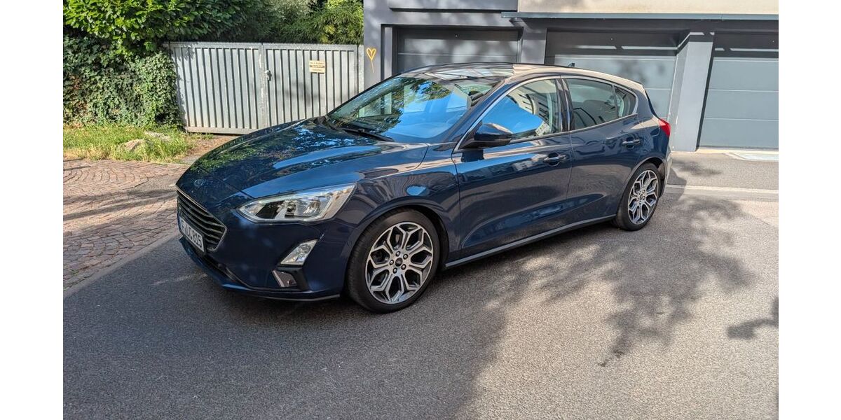 Ford Focus 93.000 km 13.900 &euro; Frankfurt am Main 60318