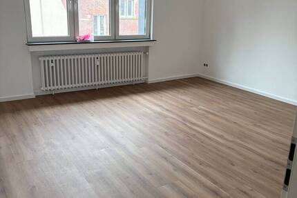 Wunderschöne 2 Zimmer + Wohnküche, Balkon - Erstbezug nach Sanierung