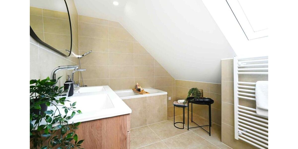 Dachgeschoßwohnung Rühen - 3 Zimmer, 90 m&sup2;, 1.316&euro; | Angebot:25354371