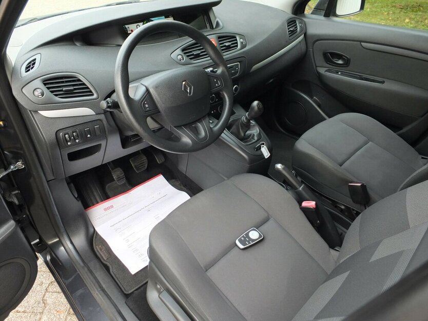 Renault Scenic TOM TOM EDITION 1.HAND KLIMA NAVI 71.039 km 7.408 € Köln 50858