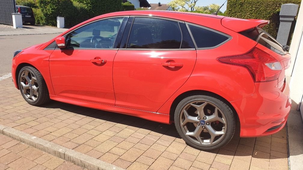 Ford Focus 105.000 km 12.900 &euro; Baar-Ebenhausen 85107