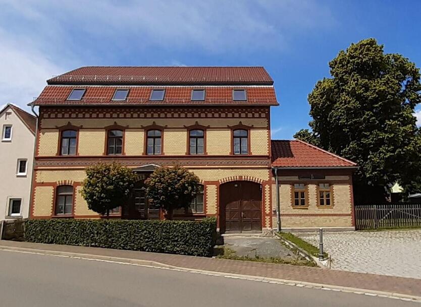 Mehrfamilienhaus mit Garten, Brunnen, Stellplätzen und Erweiterungsmöglichkeit 16 zimmer