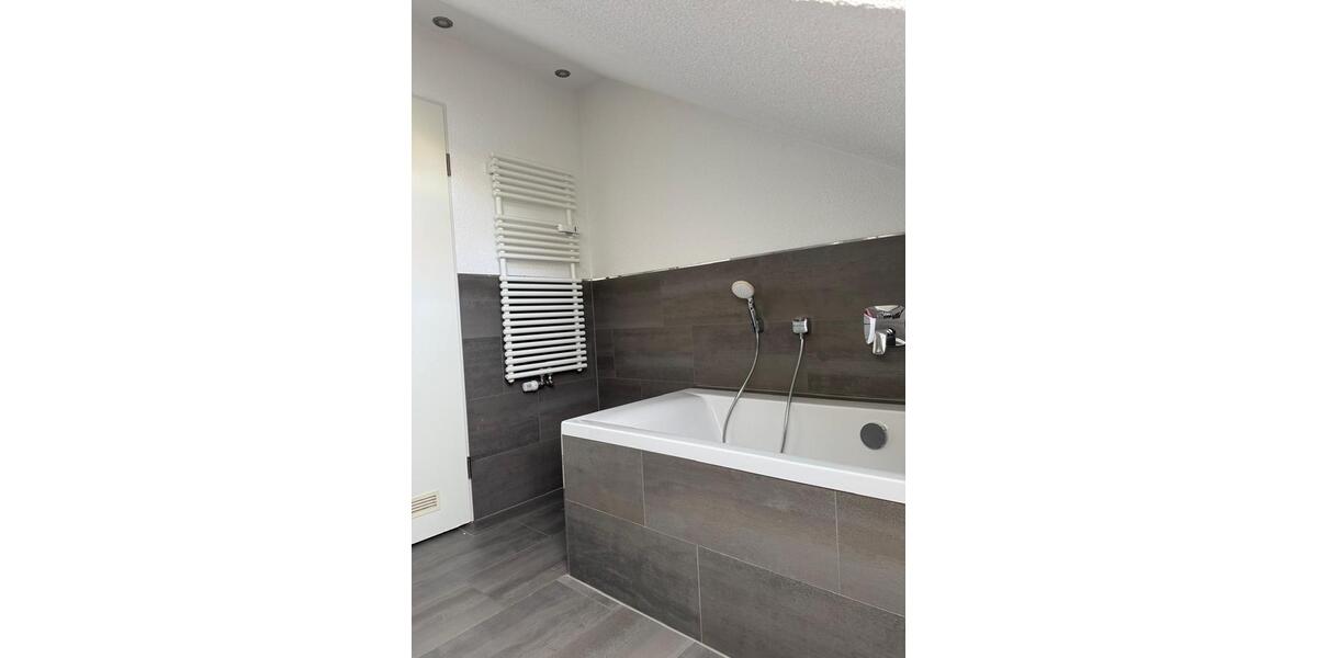 Dachgeschoßwohnung Wolfsburg Almke - 4 Zimmer, 120 m&sup2;, 315.000&euro; | Angebot:25124163