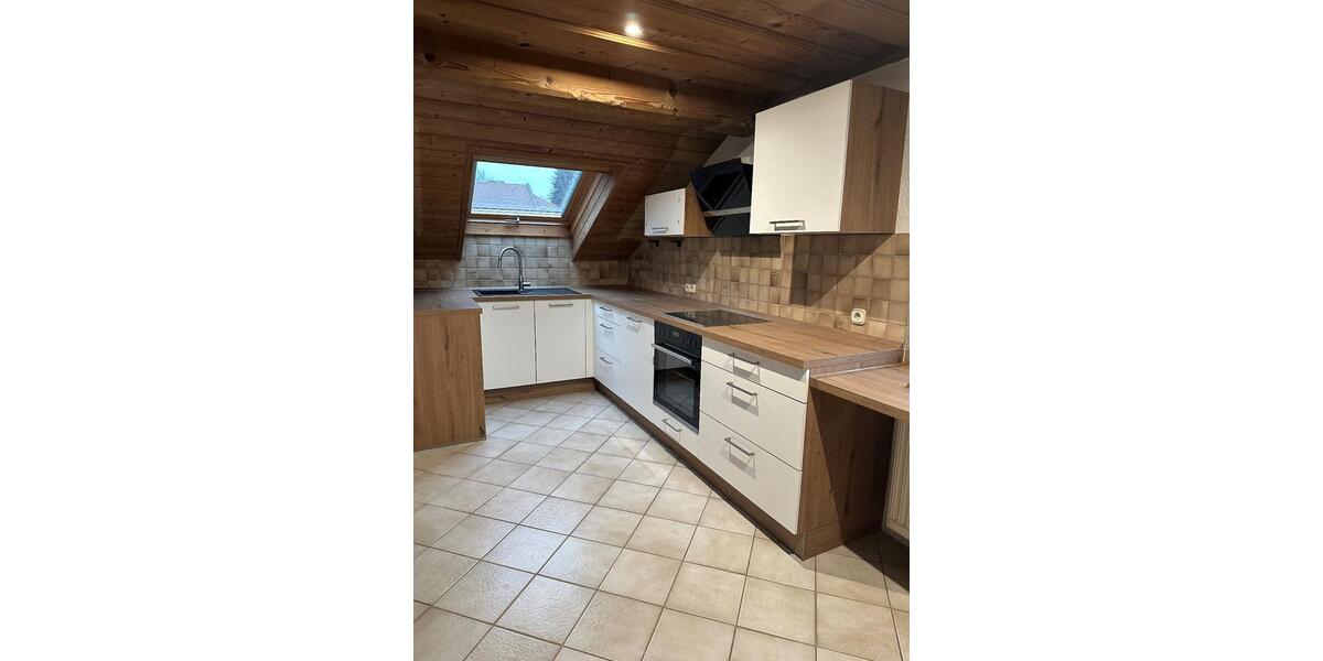 Dachgeschoßwohnung Salzweg - 3.5 Zimmer, 104 m&sup2;, 900&euro; | Angebot:26408502