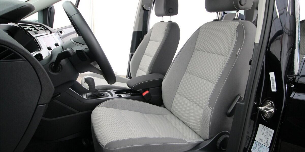 VW Touran 1.5 TSI 7-DSG Comfortline 7-SITZ+NAVI+AHK 22.923 km 32.790 &euro; Hagenow 19230