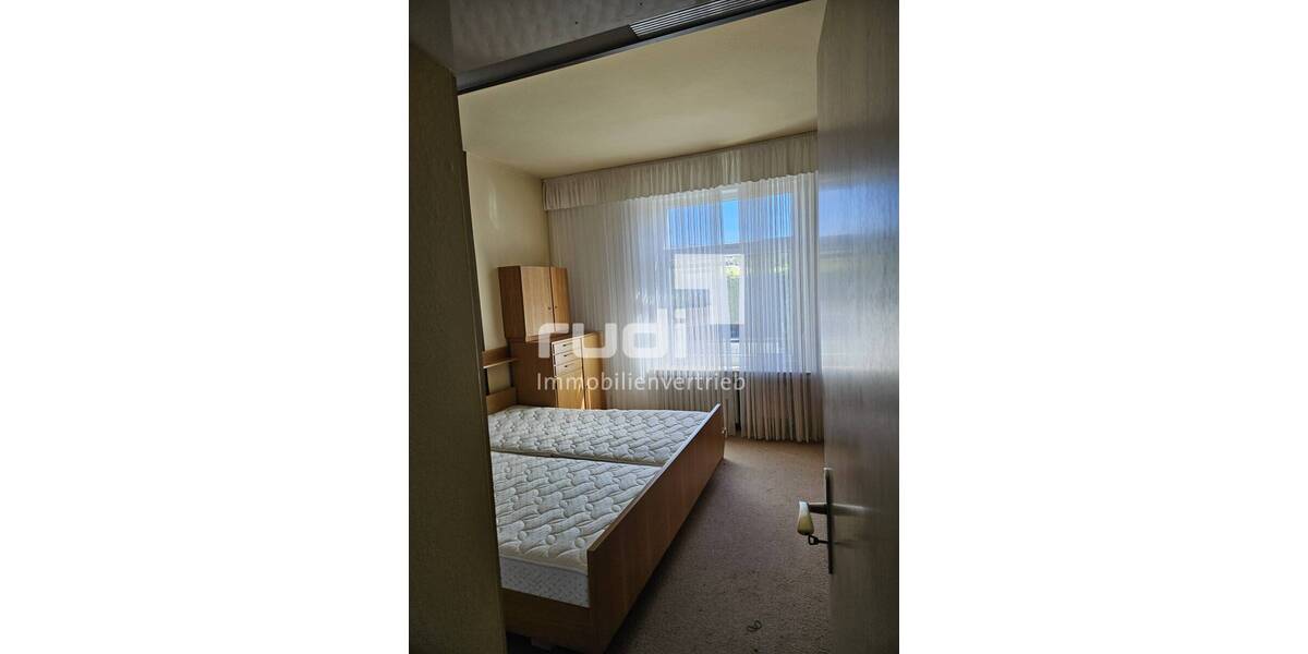 Etagenwohnung Lage - 2 Zimmer, 97 m&sup2;, 650&euro; | Angebot:26779557