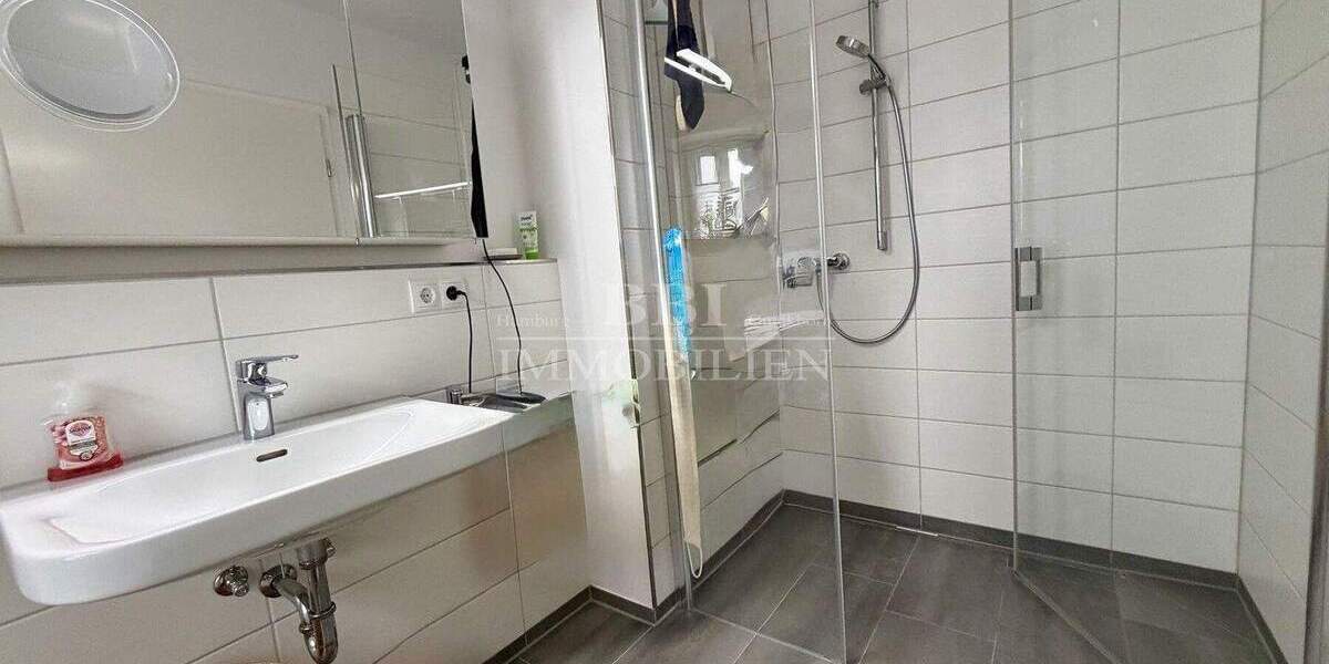 Neuwertige- Wunderschöne, großzügige 3 Zimmer Wohnung mit Balkon und Fahrstuhl 3 zimmer