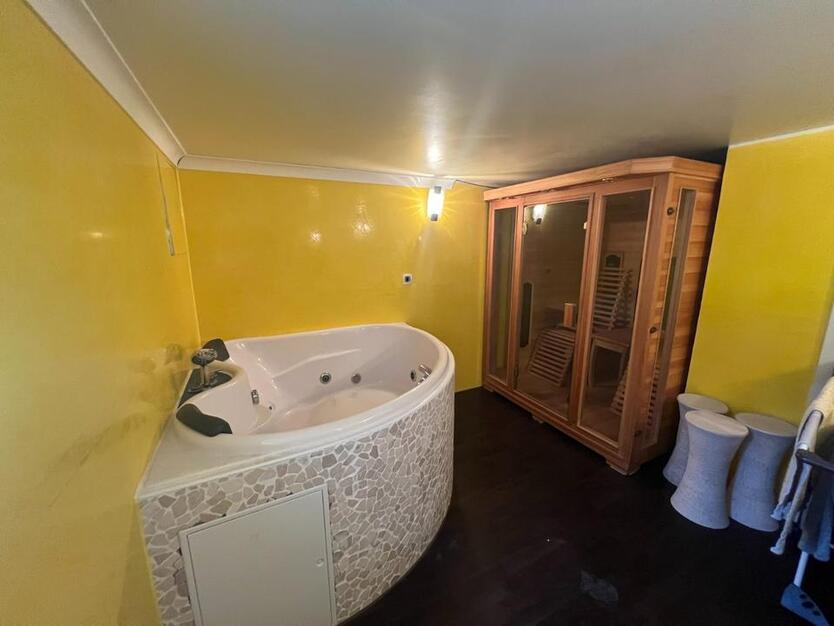 Doppelhaushälfte mit Sauna, Whirlpool & PV-Anlage zu vermieten