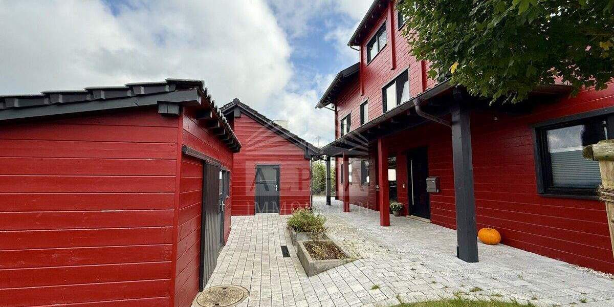 *VERKAUFT* Modernes Blockhaus-Idyllisch gelegene Doppelhaushälfte mit Büroräumen & Traumgarten 6 zimmer