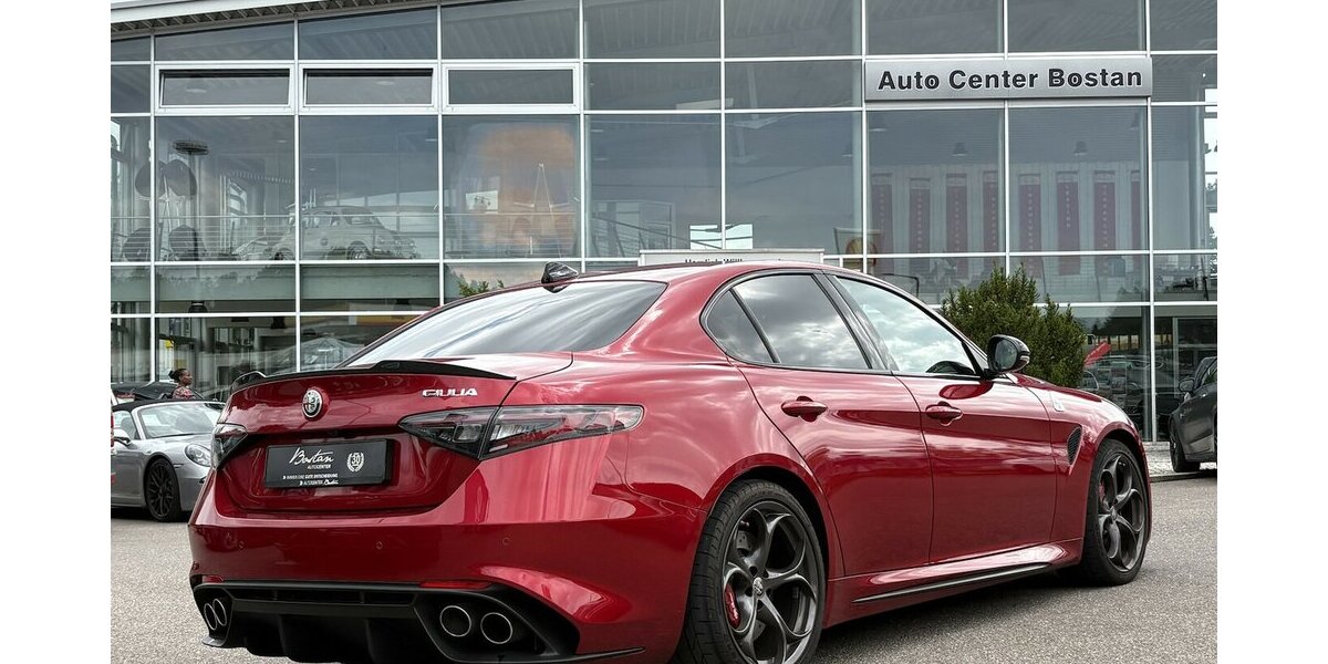 Alfa Romeo Giulia 2,9 V6 Quadrifoglio MEMORY/KAMERA/1.HAND 6.415 km 73.900 &euro; Villingen-Schwenningen 78054