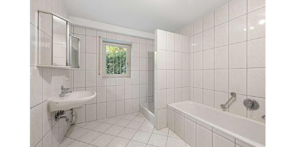 Erdgeschoßwohnung Reutlingen Sondelfingen - 4 Zimmer, 113 m&sup2;, 1.790&euro; | Angebot:25334976