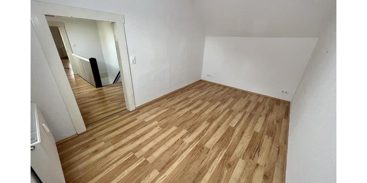 Pölzig! 2 Zimmer Wohnung mit Einbauküche und Charme! - Dachgeschoßwohnung Pölzig Sachsenroda | Angebot:26820836