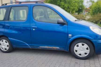 Toyota Yaris 259.000 km 2.300 &euro; Frankfurt am Main 65933