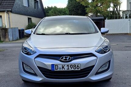 Hyundai i30 99.915 km 7.300 &euro; Düsseldorf 40627