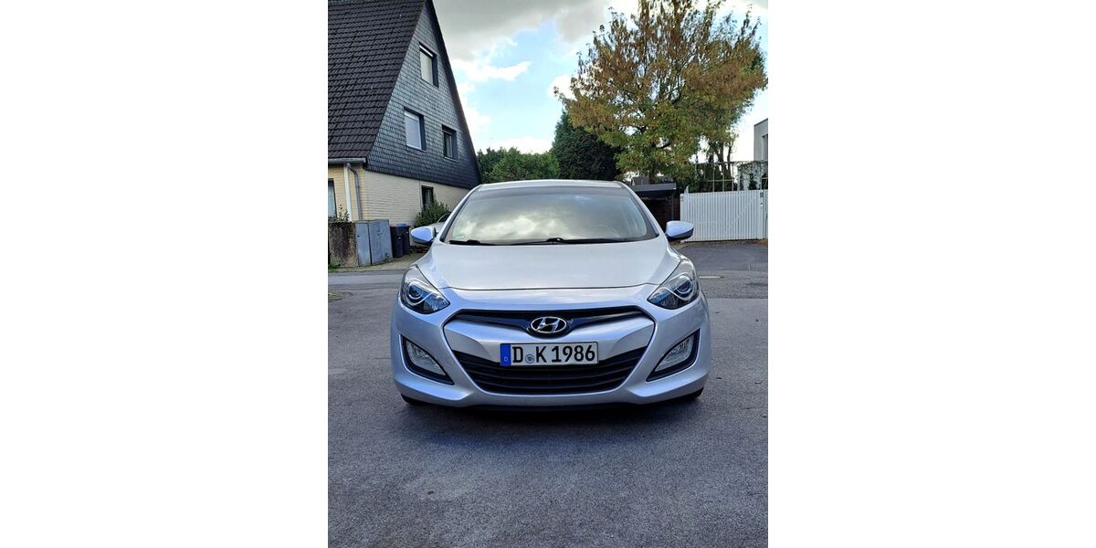 Hyundai i30 99.915 km 7.300 &euro; Düsseldorf 40627