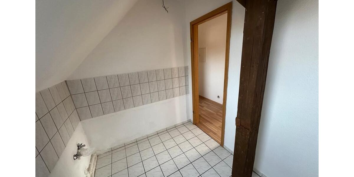 Dachgeschoßwohnung Meuselwitz - 3 Zimmer, 48 m&sup2;, 280&euro; | Angebot:25751005