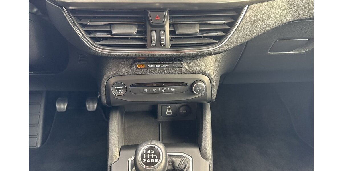 Ford Focus Titanium *Navi/SHZG/LED/TPMT/PDC/1.HD* 31.452 km 16.990 &euro; Bamberg 96052