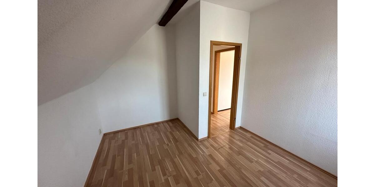 Dachgeschoßwohnung Meuselwitz - 3 Zimmer, 48 m&sup2;, 280&euro; | Angebot:25751005