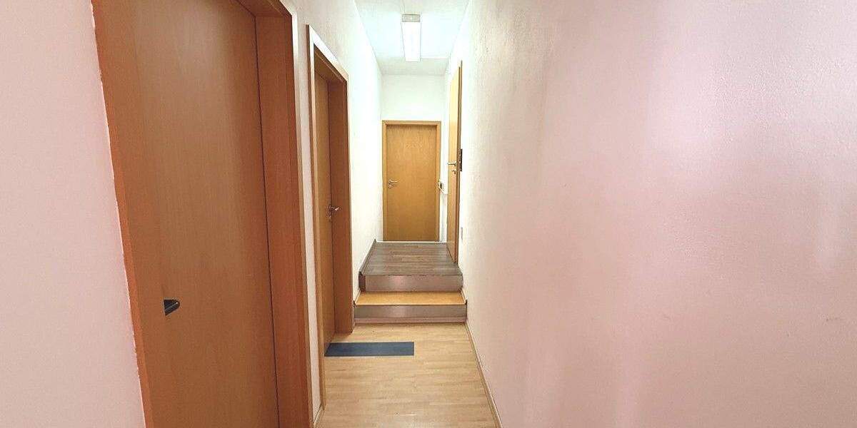 *** Büroräume mit Umbauoption zur 4-Zimmer-Wohnung *** 5 zimmer