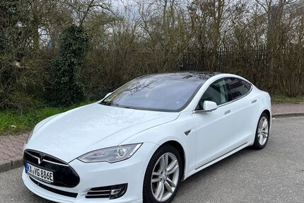 Tesla Model S 298.000 km 15.999 &euro; Frankfurt 60528