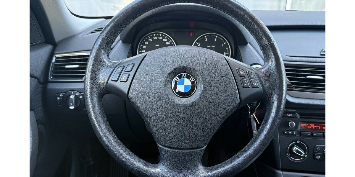 BMW X1 xDrive 20 i SITZHEIZUNG/LENKHZ/PDC/ISO-FIX 79.601 km 12.900 &euro; Villingen-Schwenningen 78054