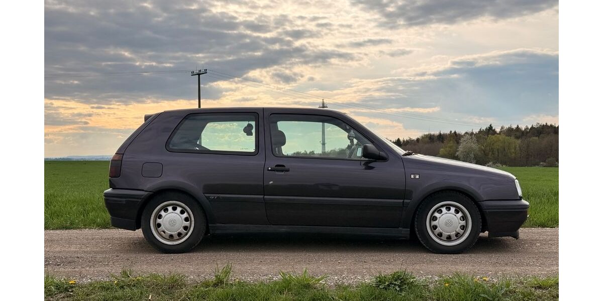 VW Golf 121.468 km 3.300 &euro; Günzburg 89312