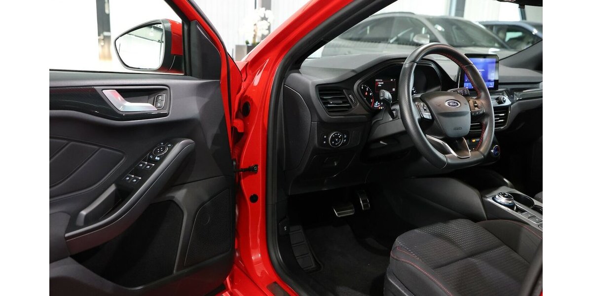 Ford Focus Tunier 1.5 EB ST-LINE / 1.HAND / PANORAMA 60.000 km 17.991 &euro; Hamm 59077