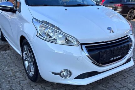 Peugeot 208 73.987 km 7.600 &euro; Sonneberg 96515