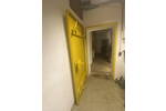 Ehemaliger, denkmalgeschützter Tarnbunker im Stil eines Bauernhofs