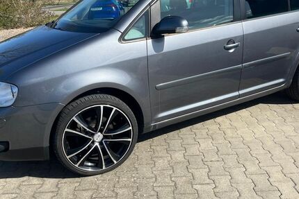 VW Touran 275.000 km 2.700 &euro; Westoverledingen 26810