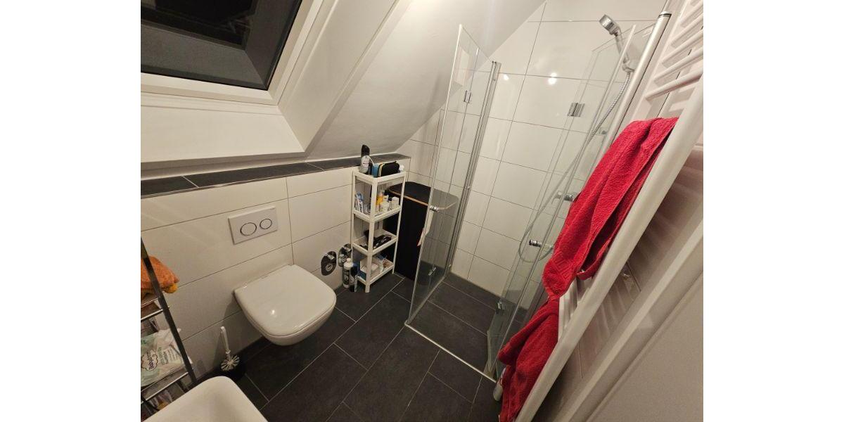 Dachgeschoss Wohnung - komplett modernisiert! 1 zimmer