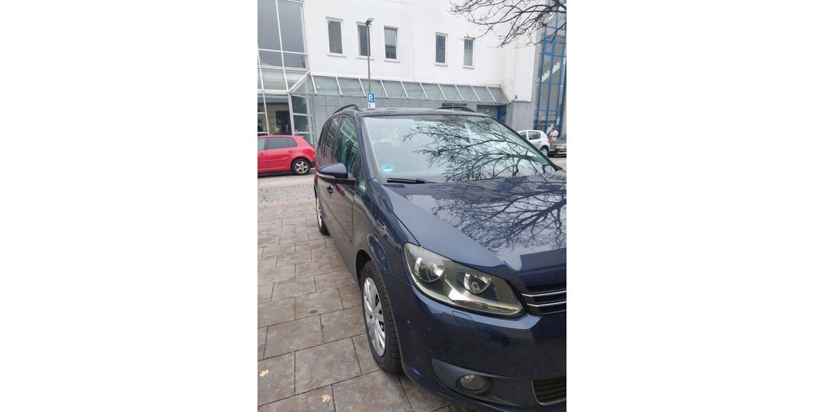 VW Touran 157.900 km 5.999 &euro; München 81737