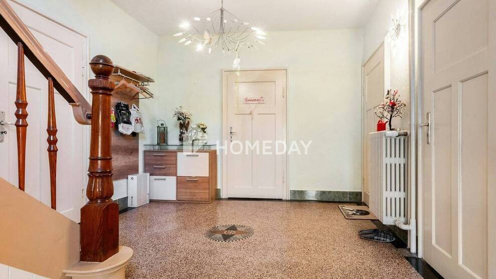 Viel Platz & Potenzial: EFH mit 8 Zimmern, Innenhof & Nebengelass auf großem Grundstück 8 zimmer