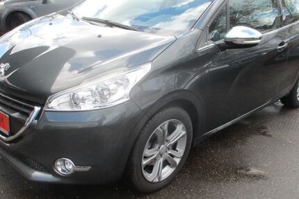 Peugeot 208 93.000 km 3.990 &euro; Bielefeld 33699