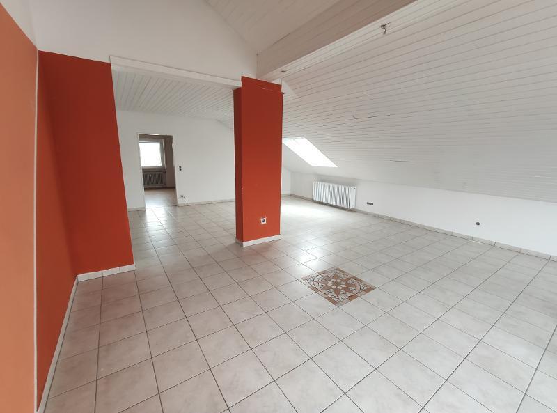 3- Zi. DG Wohnung mit 2 Balkonen und Garage 3 zimmer