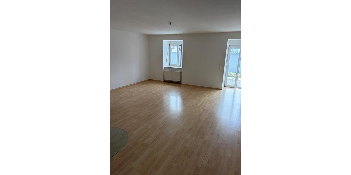 Terrassenwohnung Bodenwöhr - 3 Zimmer, 93 m&sup2;, 885&euro; | Angebot:25310573