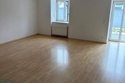 Wohnung Bodenwöhr - 3 Zimmer, 93 m&sup2;, 885&euro; | Angebot:25310573