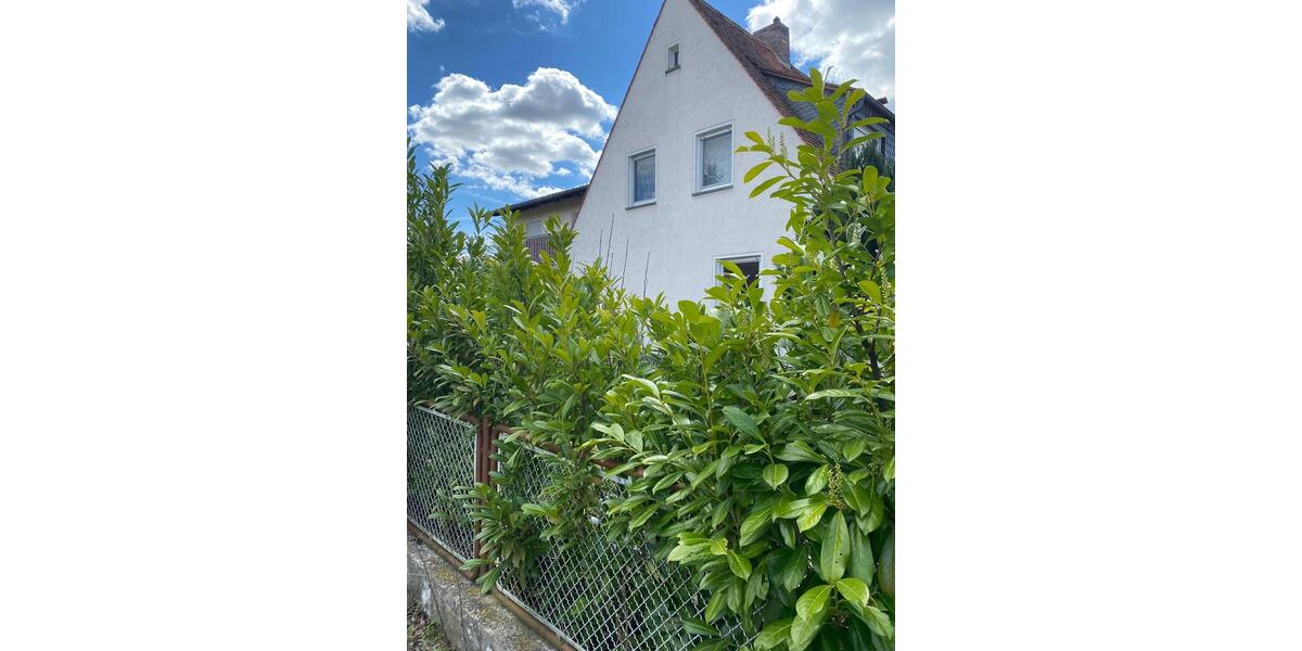 Mehrfamilienhaus, Wohnhaus Geroldshausen - 7 Zimmer, 170 m&sup2;, 490.000&euro; | Angebot:26775925