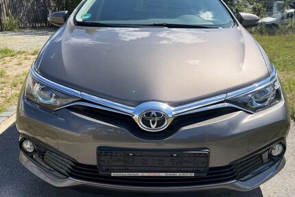 Toyota Auris 35.200 km 12.000 &euro; Dresden 01097