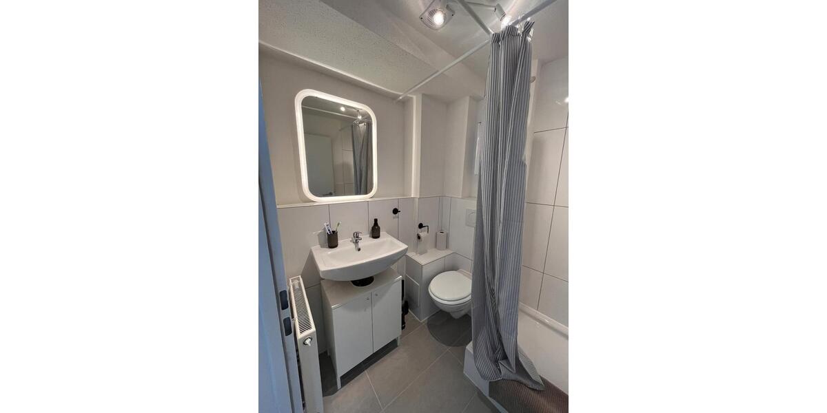 Dachgeschoßwohnung Krefeld Cracau - 1 Zimmer, 36 m&sup2;, 475&euro; | Angebot:25613643