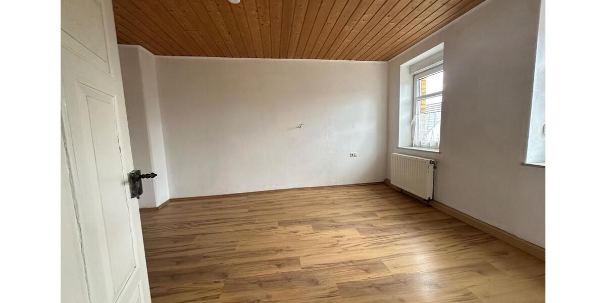 Etagenwohnung Seifhennersdorf - 4 Zimmer, 109 m&sup2;, 580&euro; | Angebot:25839936