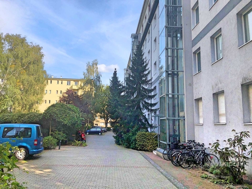 PRAKTISCHE HOCHPARTERRE-WOHNUNG MIT GROSSEM BALKON IM BEGEHRTEN BAYERISCHEN VIERTEL! 2 zimmer
