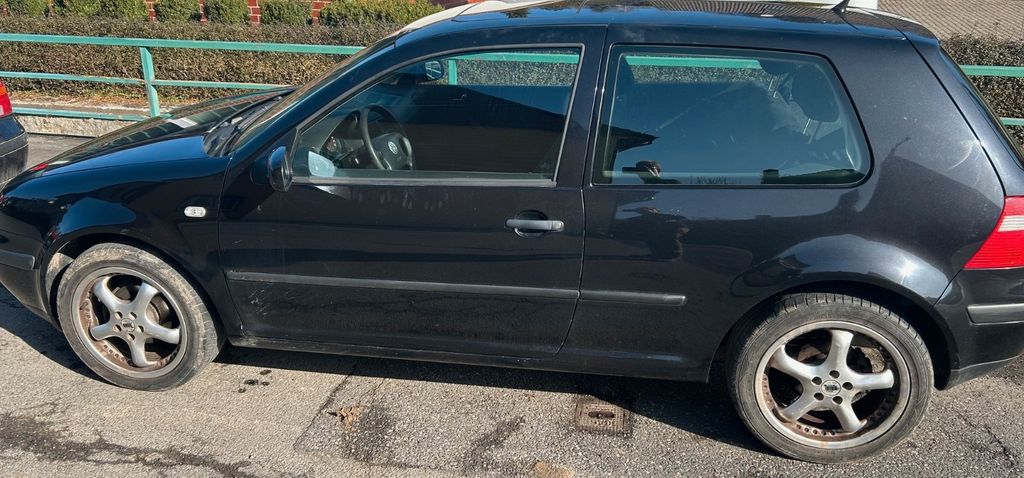 VW Golf 251.000 km 1.100 &euro; HERBERHAUSEN 37075