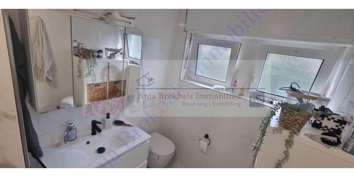 Zweifamilienhaus mit ausgebautem DG und mit 3 Garagen in Harsewinkel, provisionsfrei für Käufer - Zweifamilienhaus Harsewinkel | Angebot:22458103