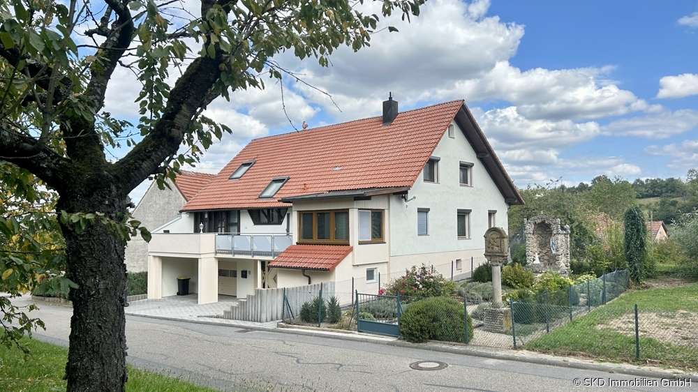 Etagenwohnung Billigheim - 8 Zimmer, 242 m&sup2;, 399.000&euro; | Angebot:26220815
