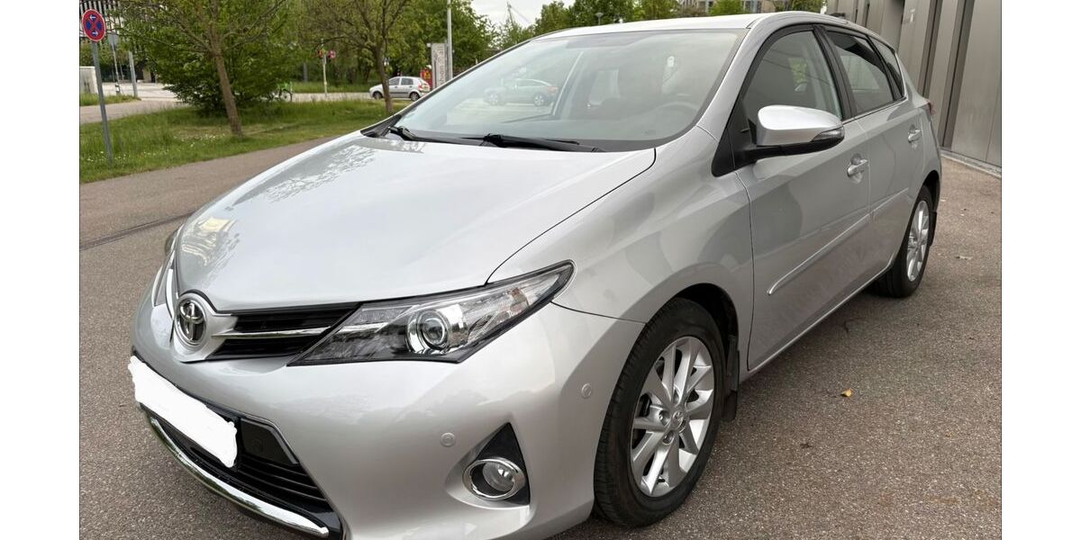 Toyota Auris 33.000 km 13.900 &euro; München 80805